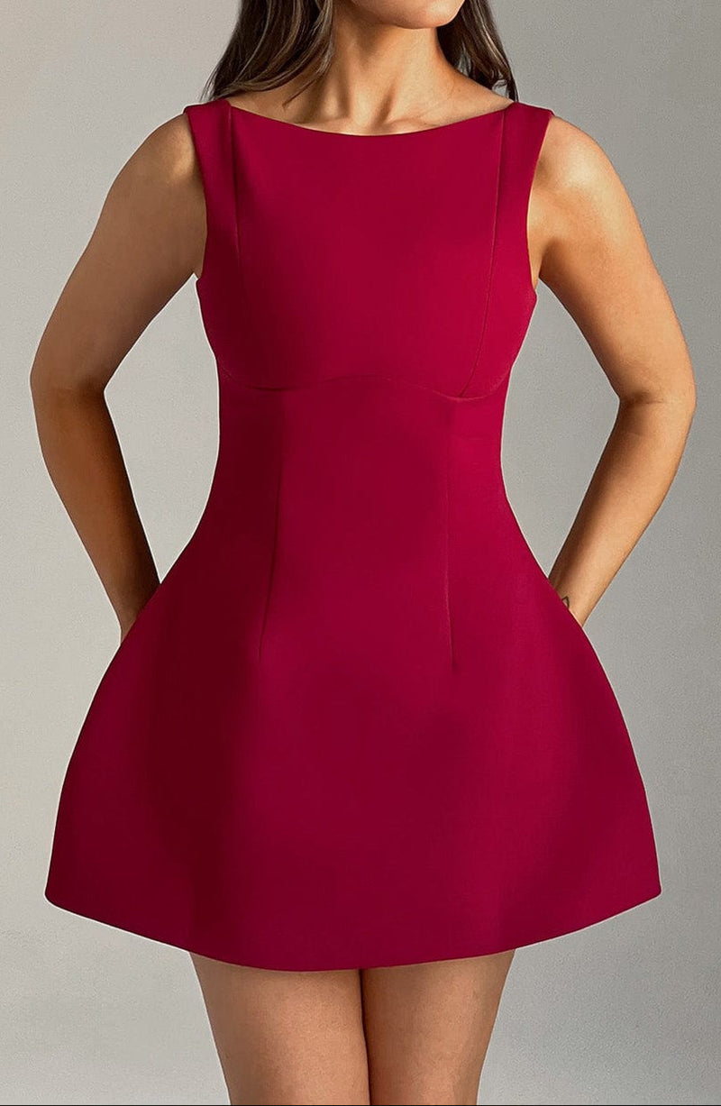 Well Tailored Dress with a Graceful Silhouette