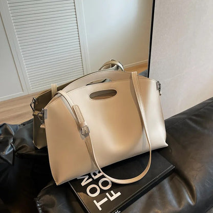 Gracefully Styled Bag for Any Occasion