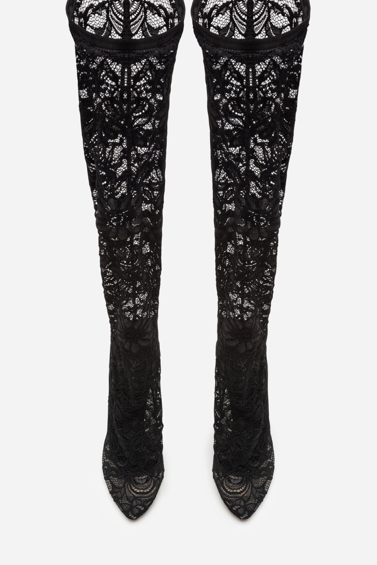 Well Tailored Boots with a Graceful Silhouette