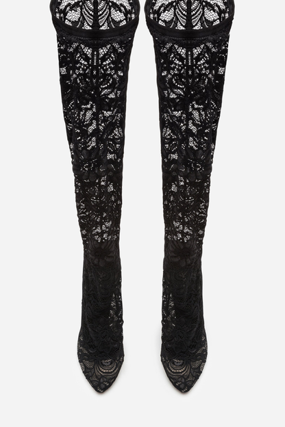Well Tailored Boots with a Graceful Silhouette