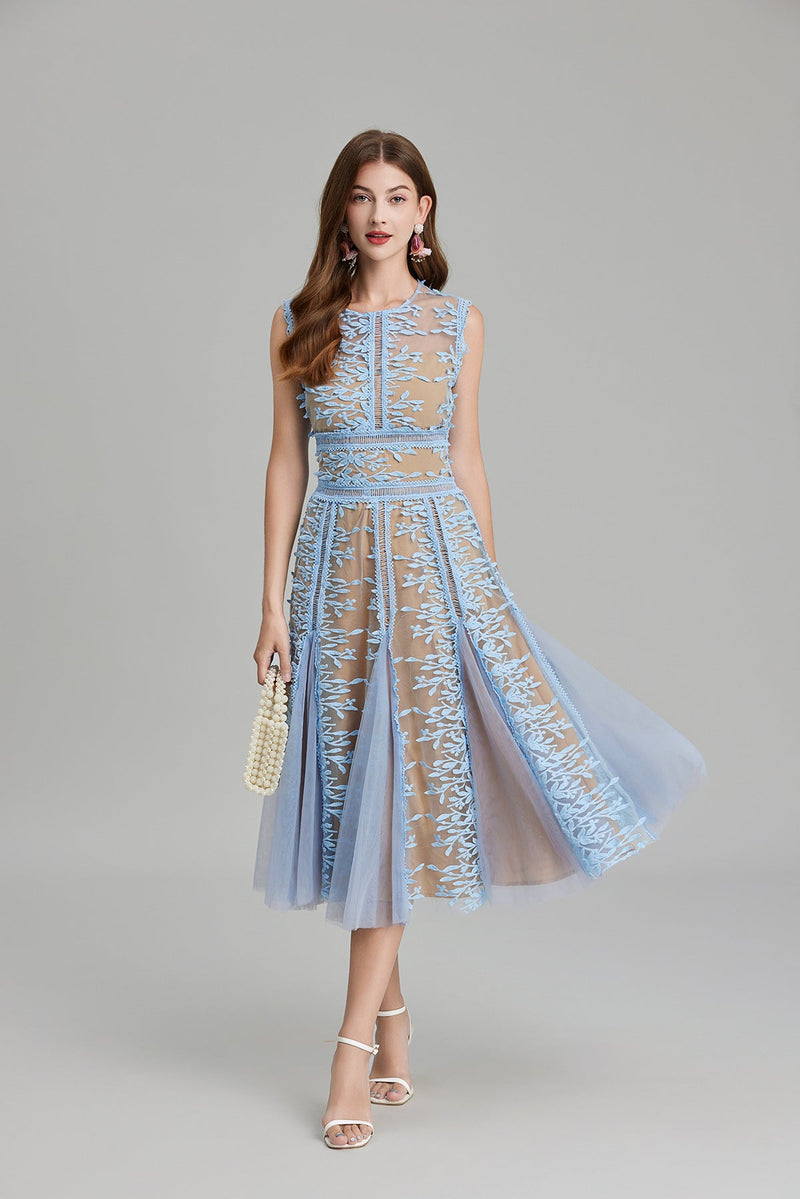 Well Tailored Dress with a Graceful Silhouette