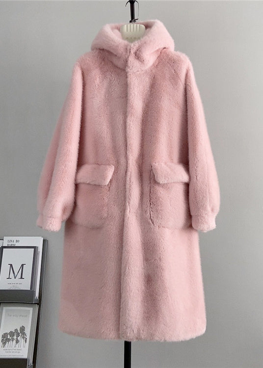 Well Tailored Coat with a Graceful Silhouette