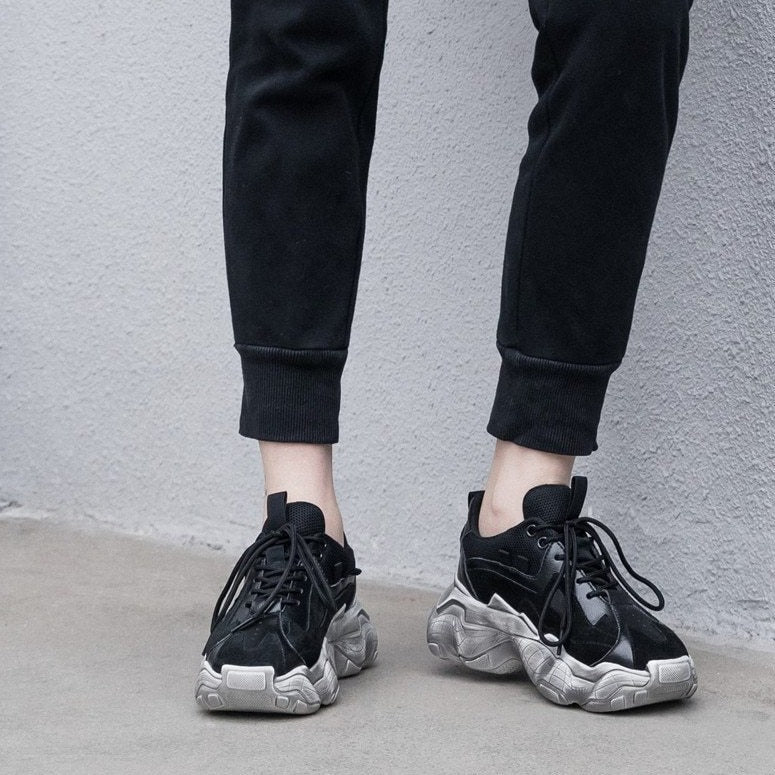 Beautifully Crafted Sneakers in a Classic Style