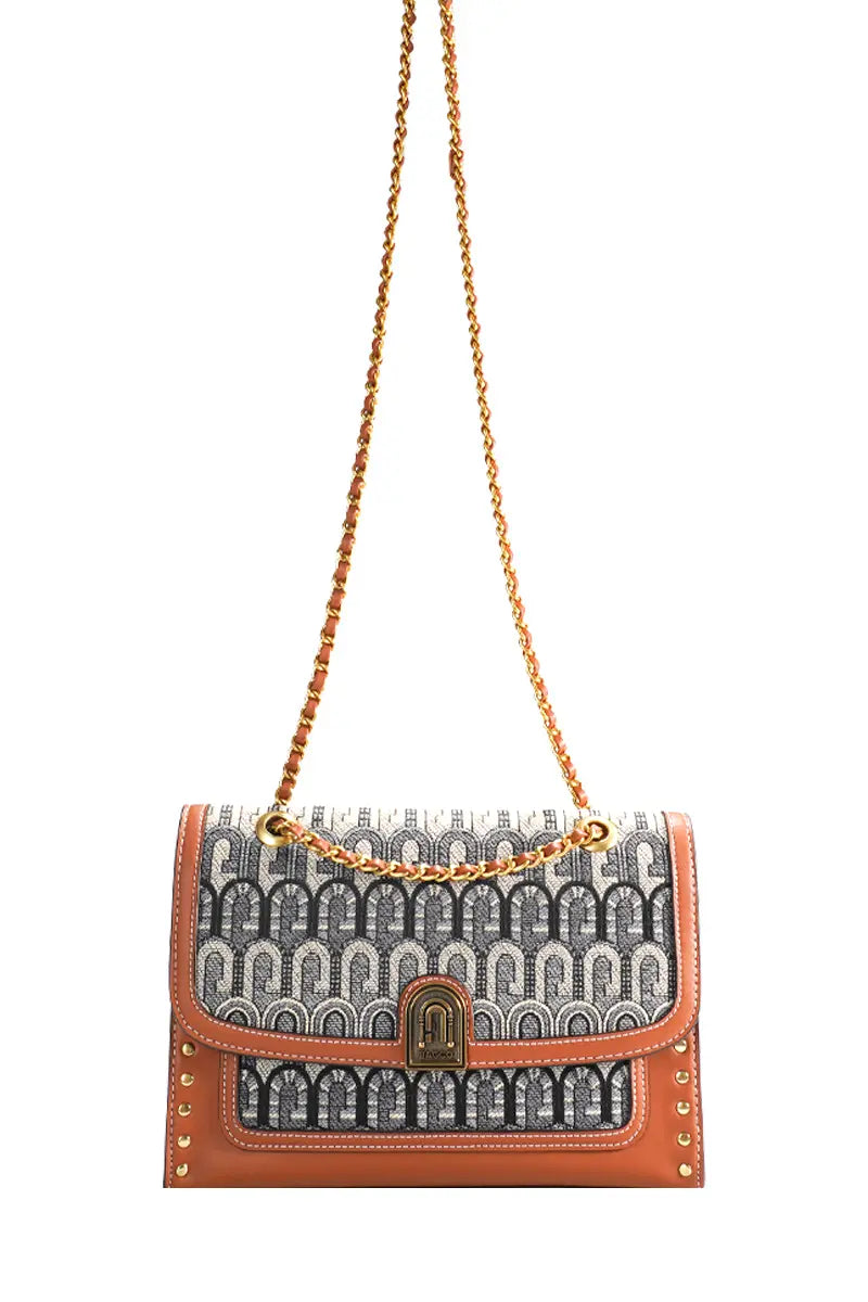 Gracefully Styled Bag for Any Occasion