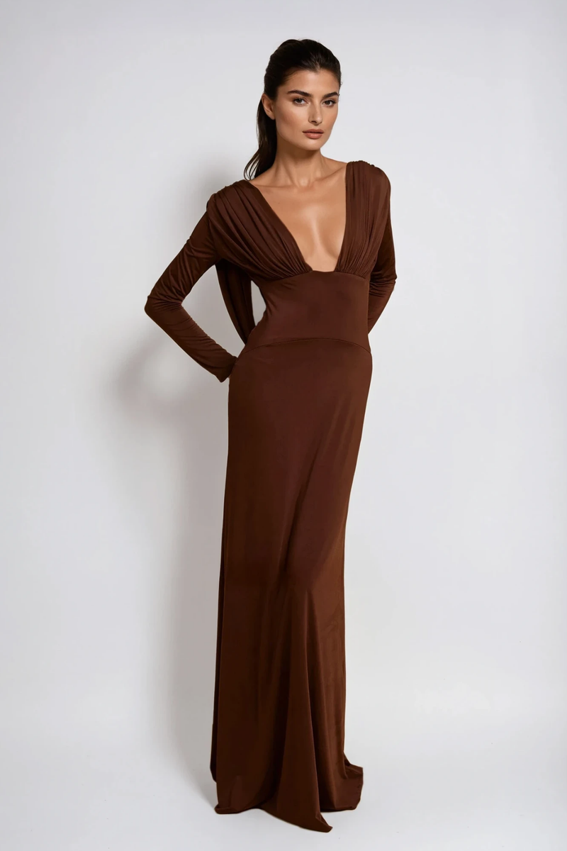 Beautifully Finished Dress in a Timeless Design