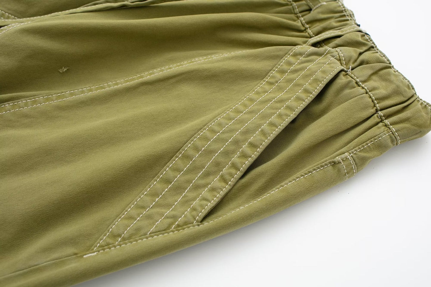 Well Tailored Pants with a Graceful Silhouette
