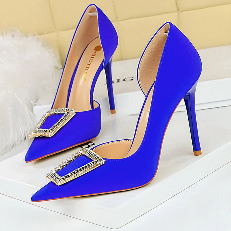 Well Tailored Heels with a Graceful Silhouette