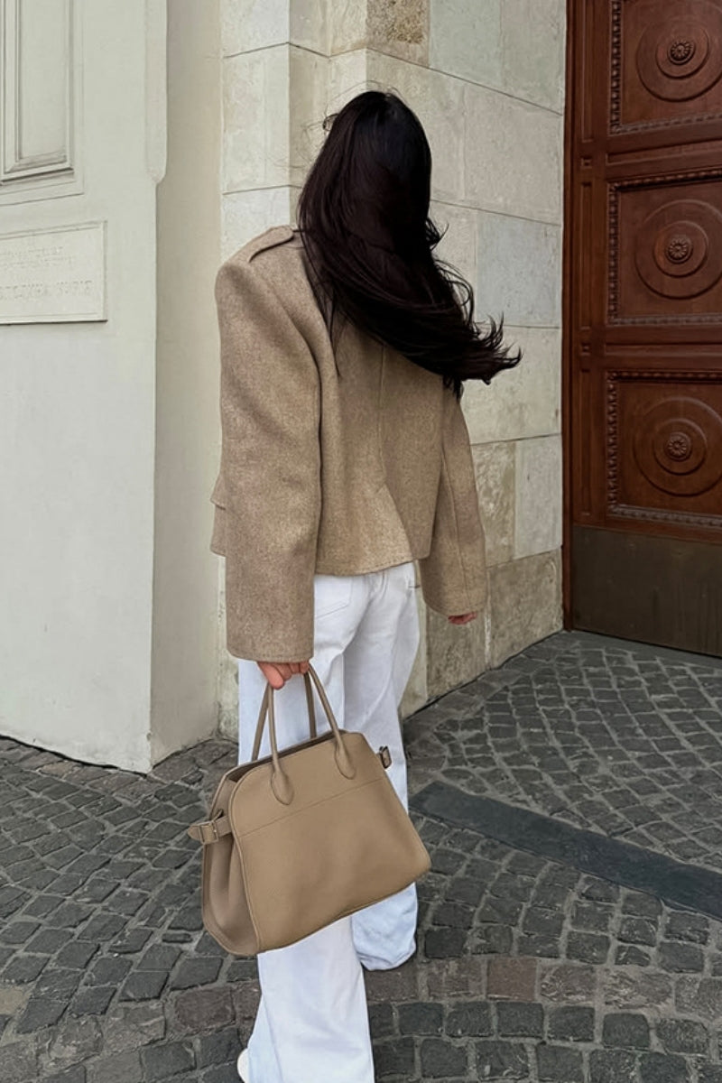 Well Tailored Jacket with a Graceful Silhouette