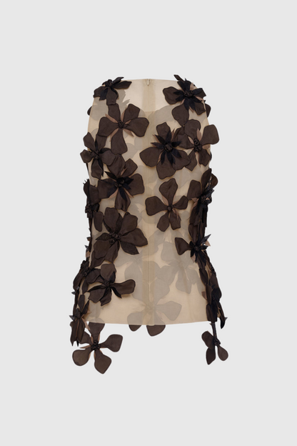 Well Tailored Top with a Graceful Silhouette