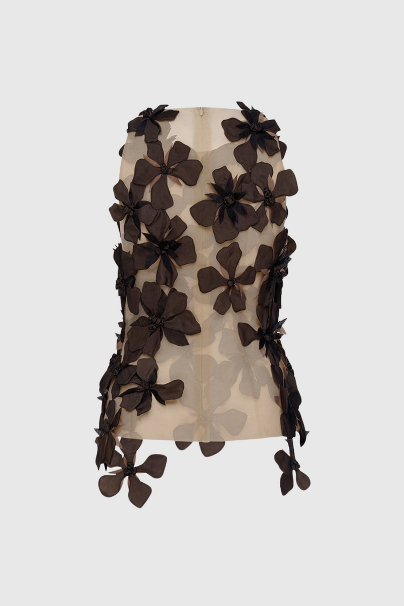 Well Tailored Top with a Graceful Silhouette