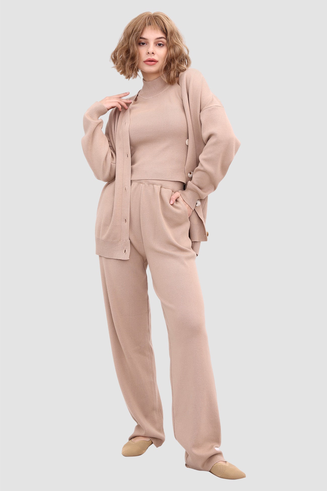 Elegantly Styled Pants for Everyday Wear