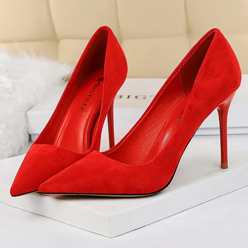 Classic Vintage Heels with a Flattering Fit