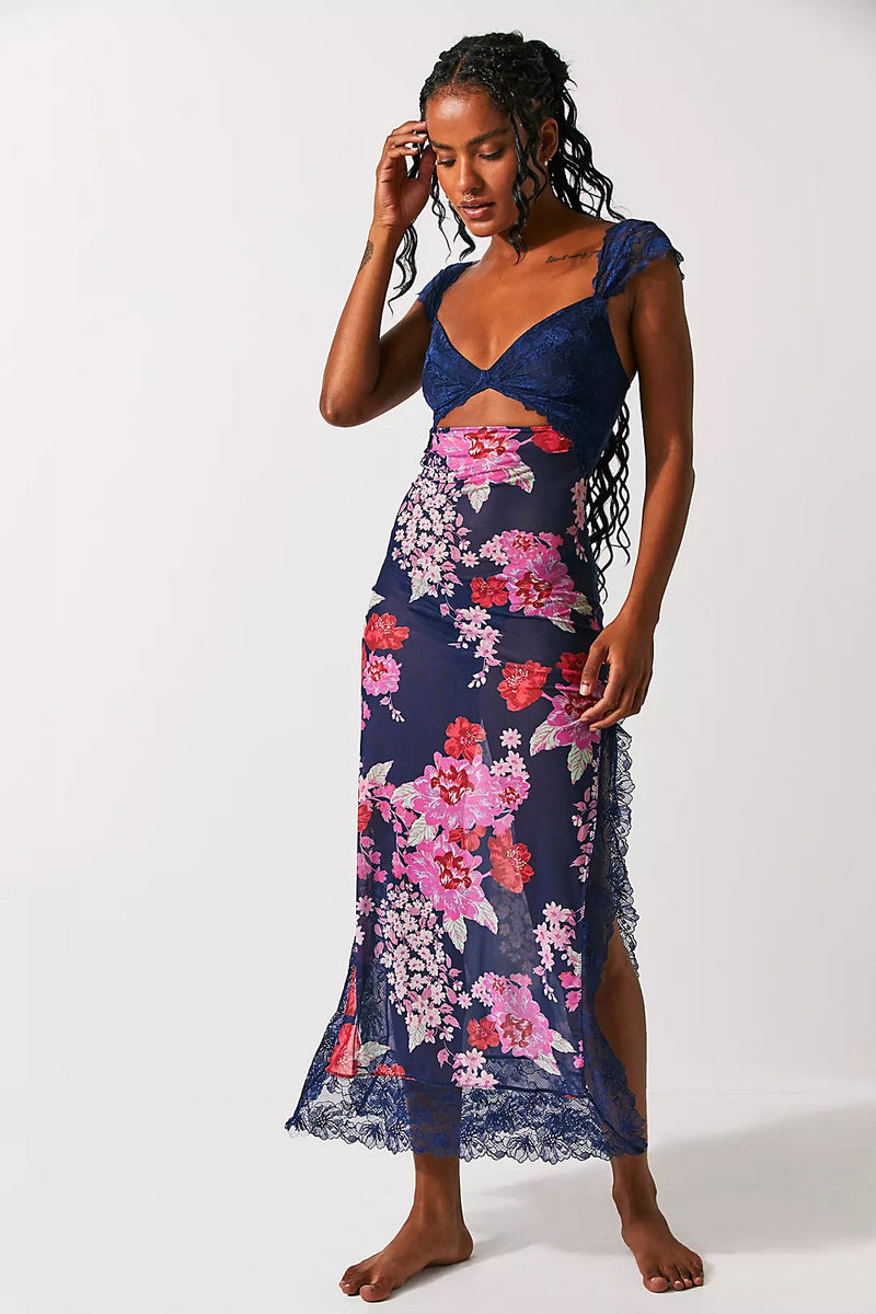 Gracefully Styled Garment for Any Occasion