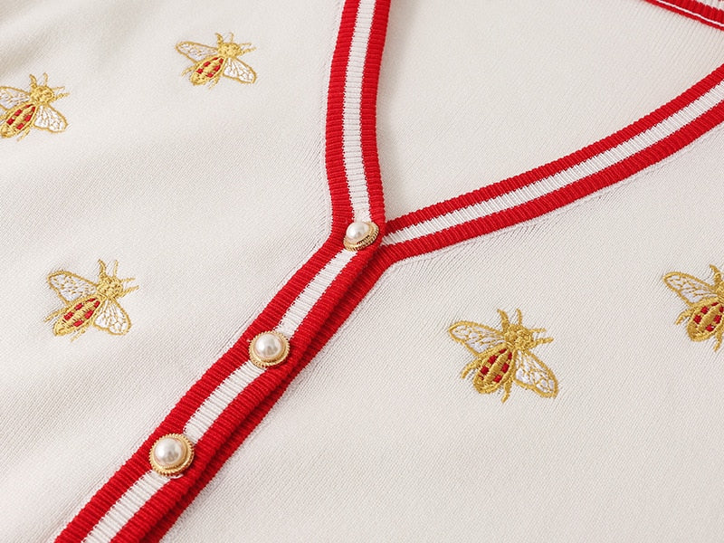 Effortlessly Elegant Cardigan with a Timeless Design