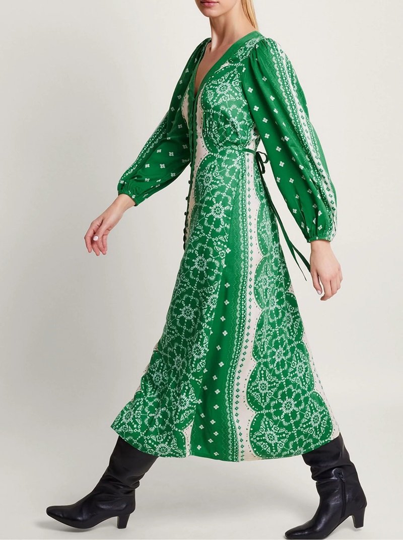 Effortlessly Elegant Dress with a Timeless Design