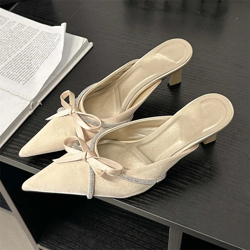 Effortlessly Elegant Heels with a Timeless Design
