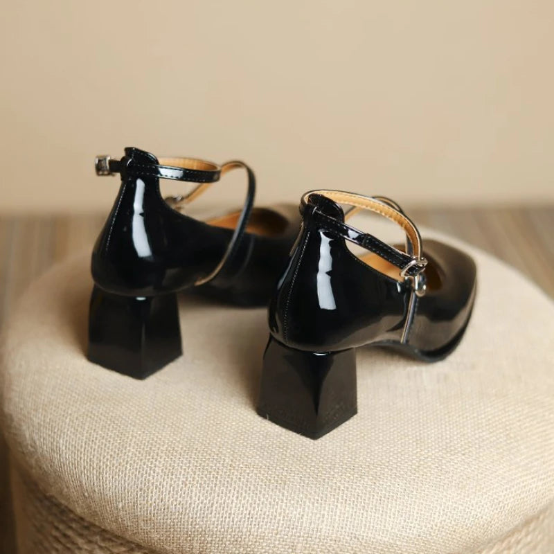 Classic Vintage Shoes with a Flattering Fit