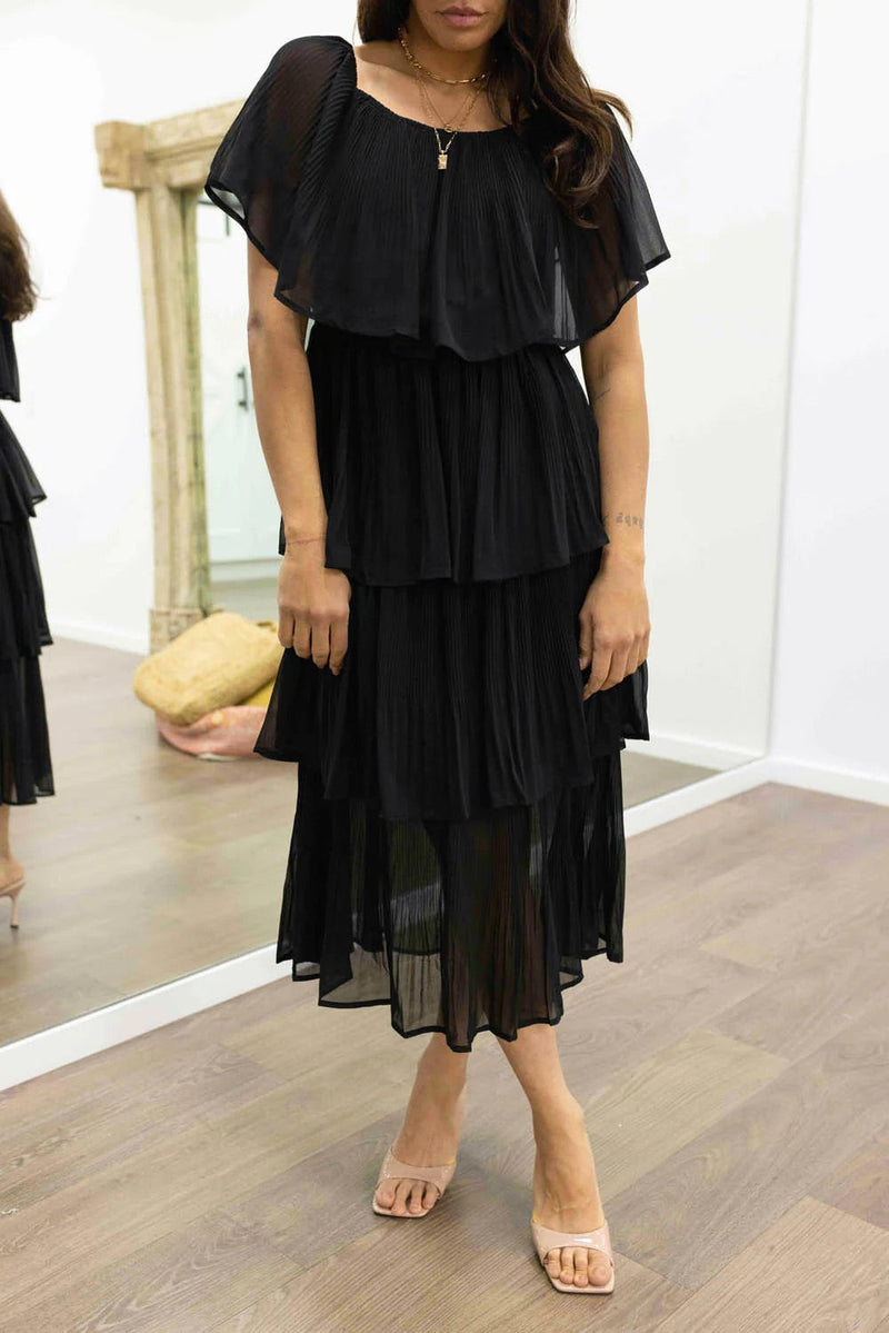 Well Tailored Dress with a Graceful Silhouette
