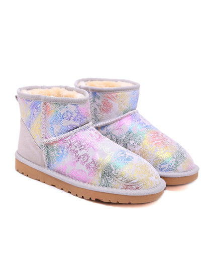 Effortlessly Elegant Boots with a Timeless Design