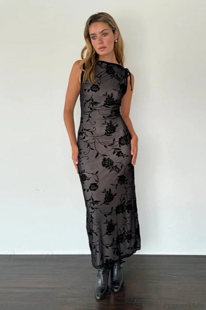 Well Tailored Dress with a Graceful Silhouette