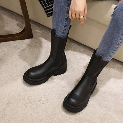 Well Tailored Boots with a Graceful Silhouette