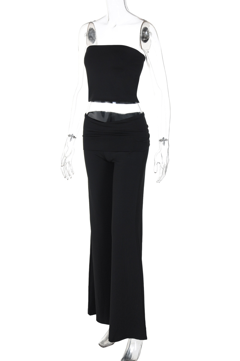 Effortlessly Elegant Garment with a Timeless Design