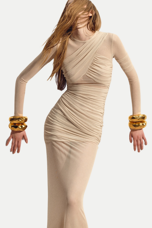 Well Tailored Dress with a Graceful Silhouette