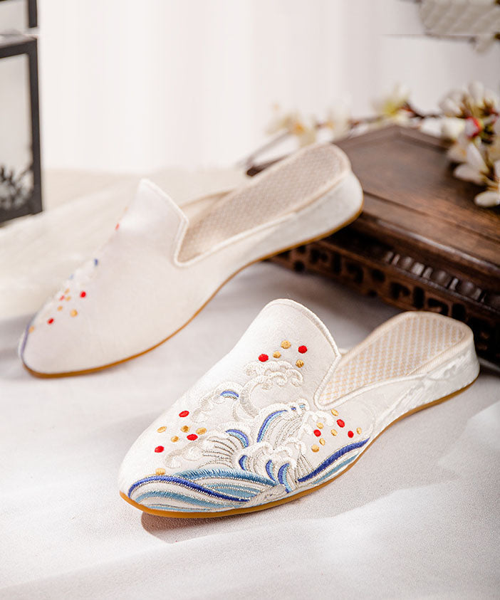 Effortlessly Elegant Sandals with a Timeless Design