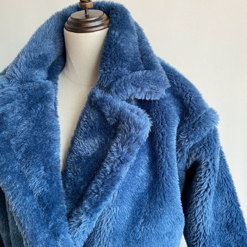 Gracefully Styled Coat for Any Occasion