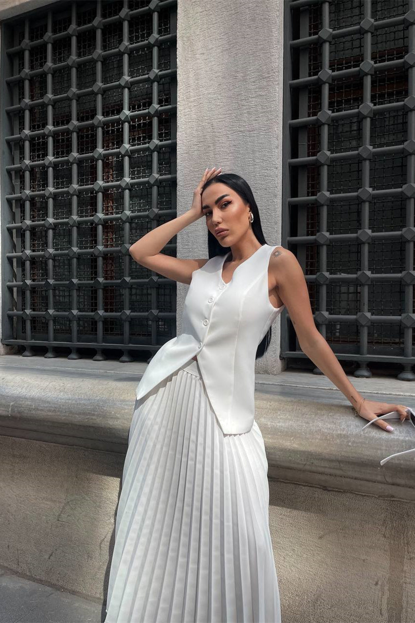 Beautifully Finished Garment in a Timeless Design