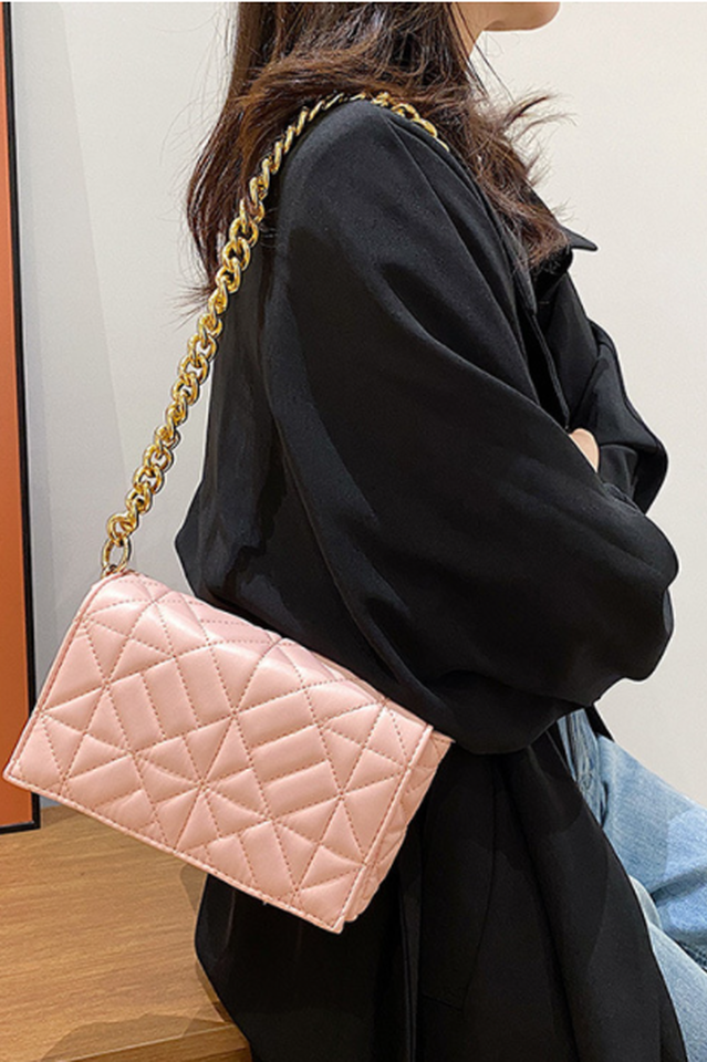 Effortlessly Elegant Bag with a Timeless Design