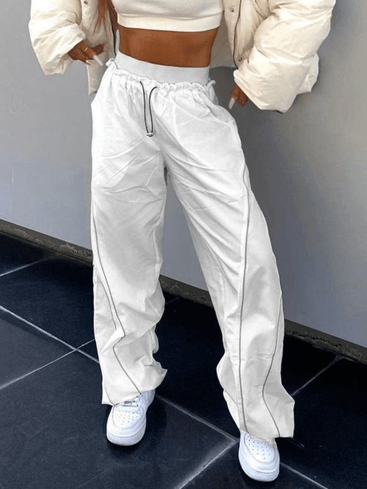 Effortlessly Elegant Pants with a Timeless Design