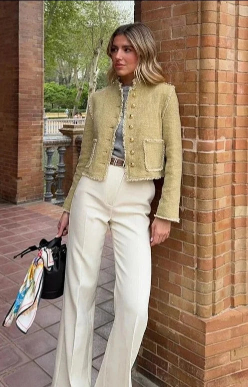 Well Tailored Jacket with a Graceful Silhouette