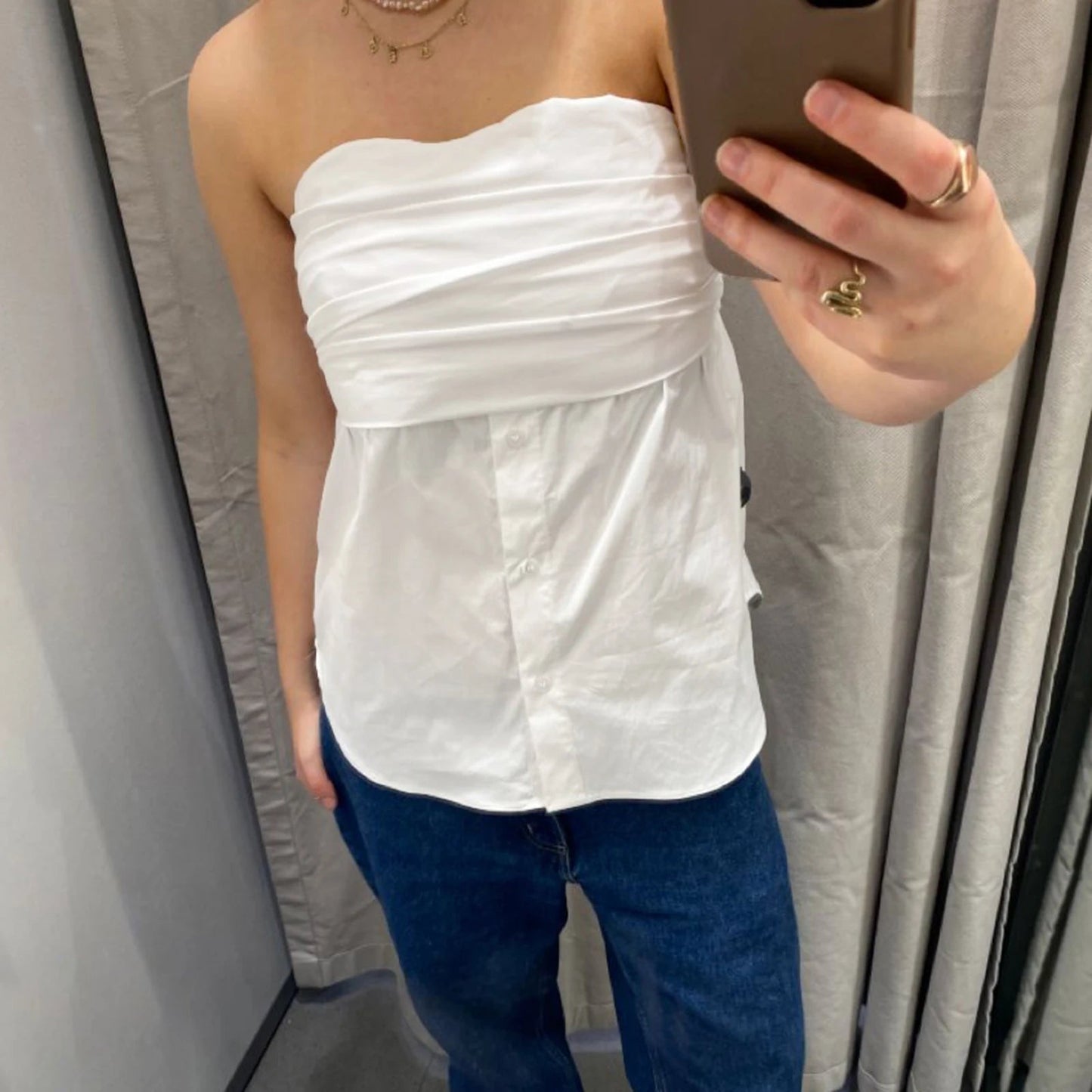Effortlessly Elegant Blouse with a Timeless Design