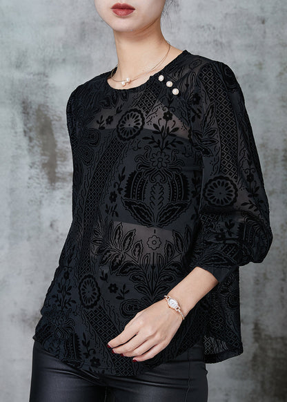 Well Tailored Top with a Graceful Silhouette