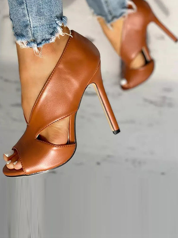 Gracefully Styled Garment for Any Occasion