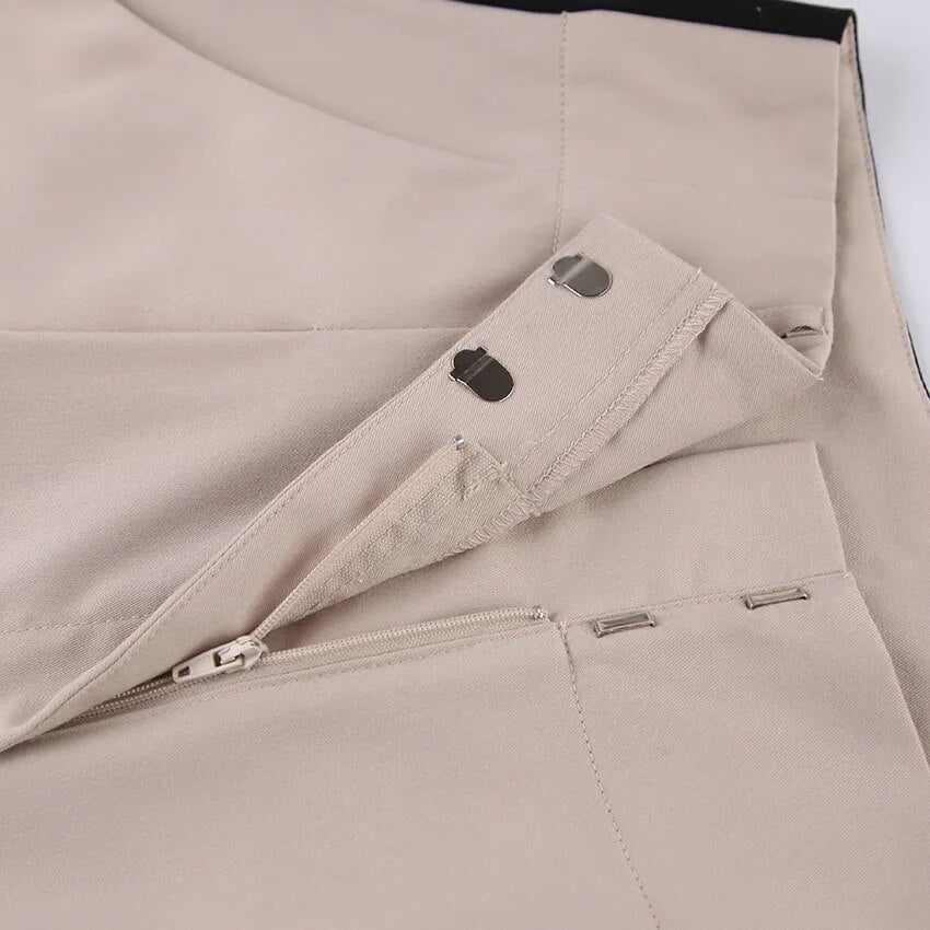 Well Tailored Pants with a Graceful Silhouette