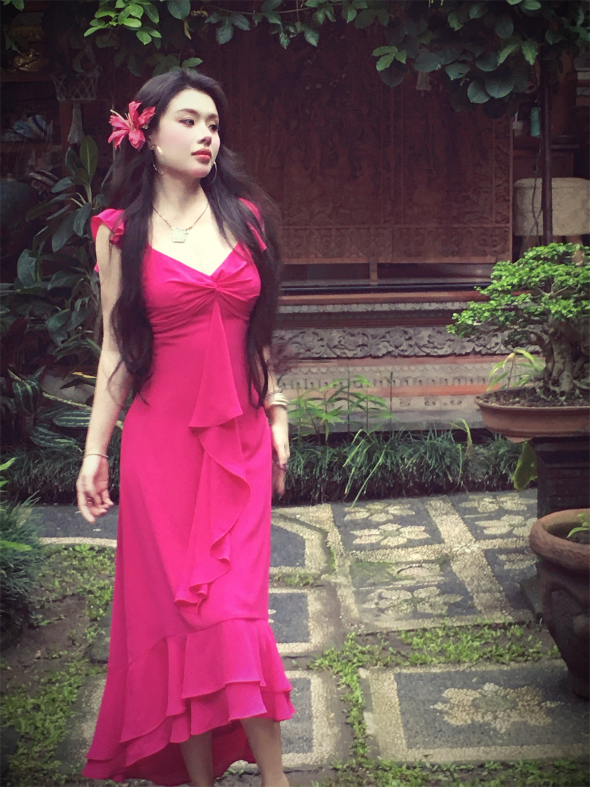 Effortlessly Elegant Dress with a Timeless Design