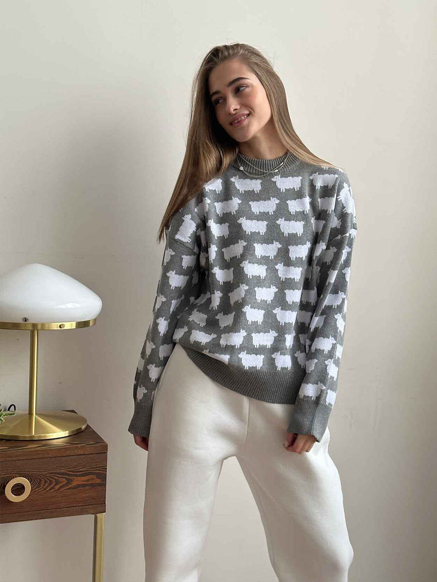Effortlessly Elegant Sweater with a Timeless Design