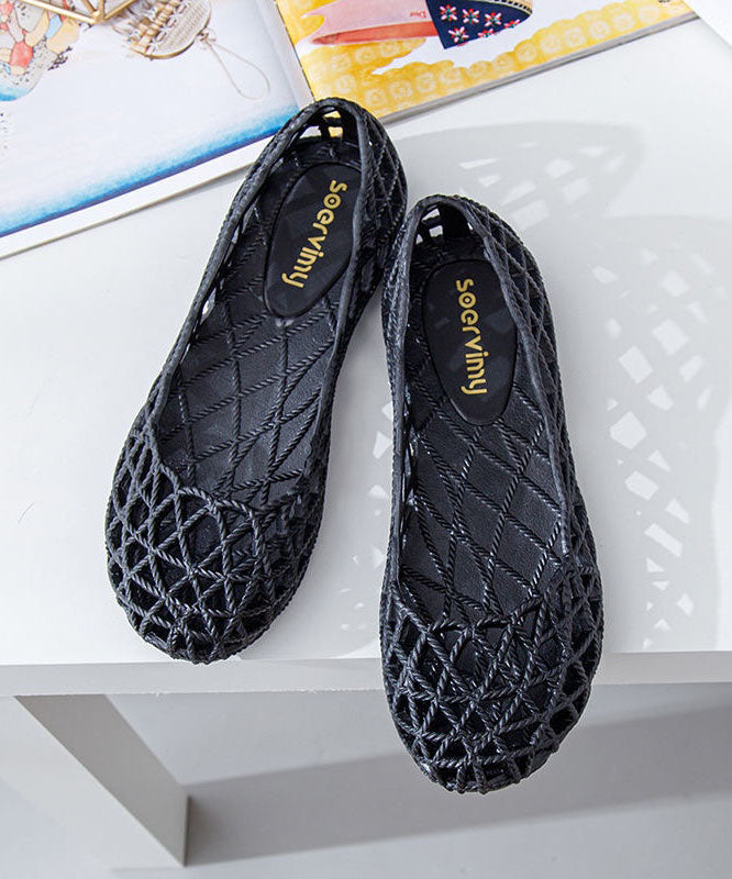 Well Tailored Sandals with a Graceful Silhouette