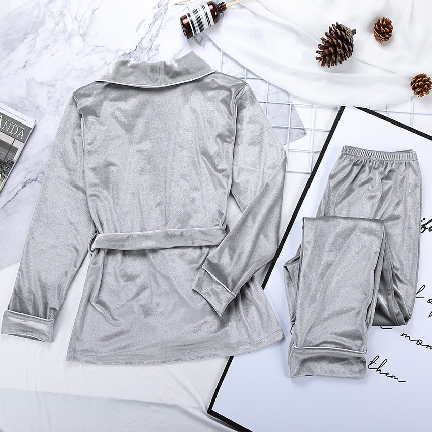 Effortlessly Elegant Garment with a Timeless Design