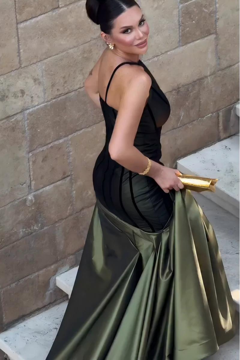 A Vintage Style Garment with Delicate Timeless Details