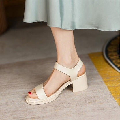 Well Tailored Sandals with a Graceful Silhouette