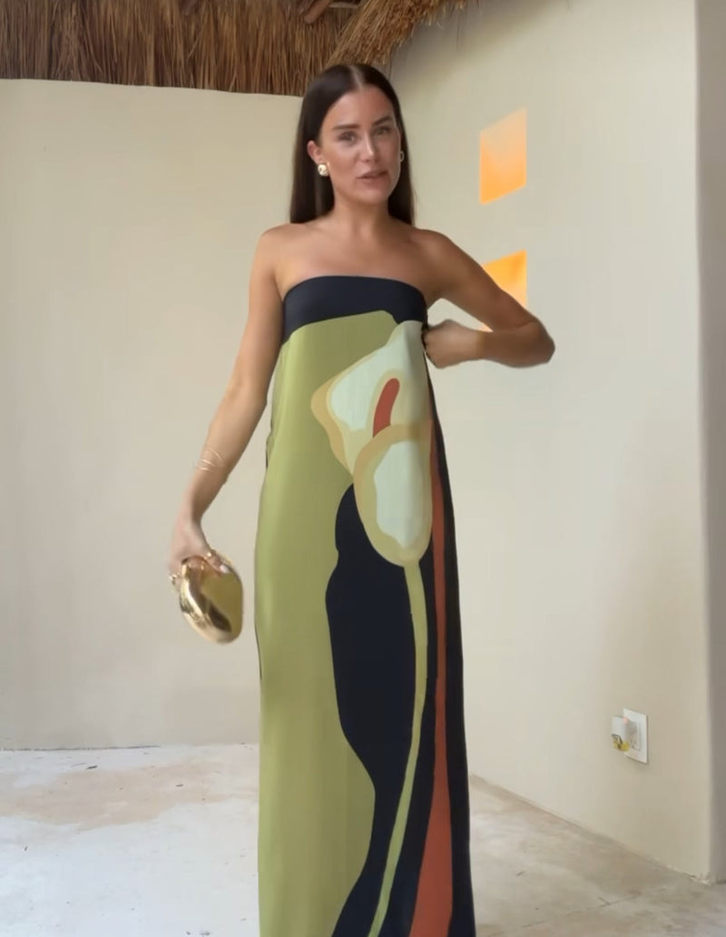 Classic Vintage Dress with a Flattering Fit