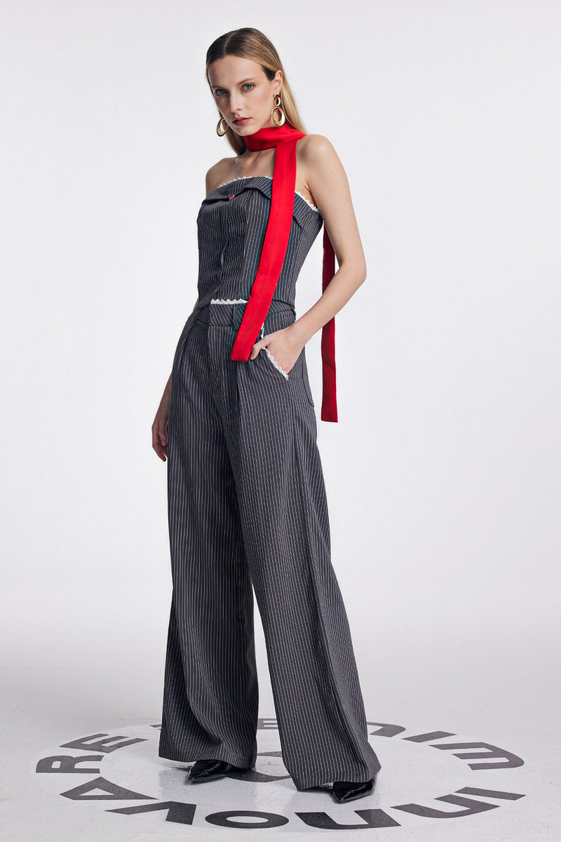Effortlessly Elegant Pants with a Timeless Design