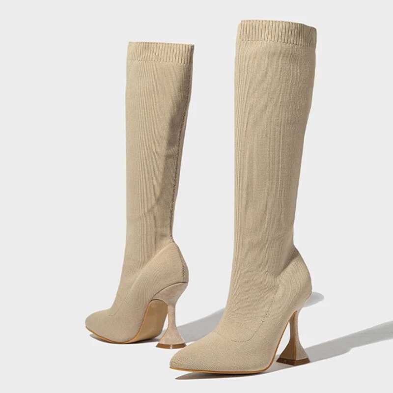 Effortlessly Elegant Boots with a Timeless Design