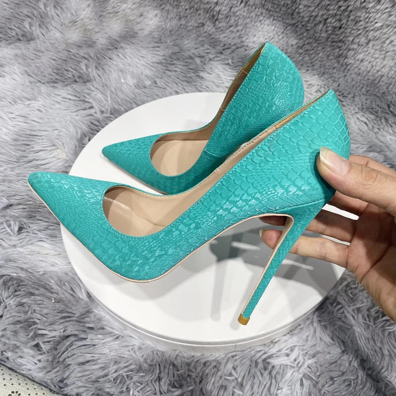 Well Tailored Shoes with a Graceful Silhouette