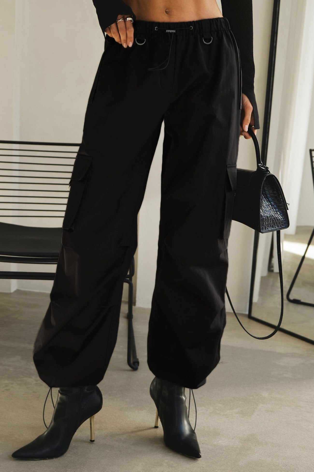 Well Tailored Pants with a Graceful Silhouette