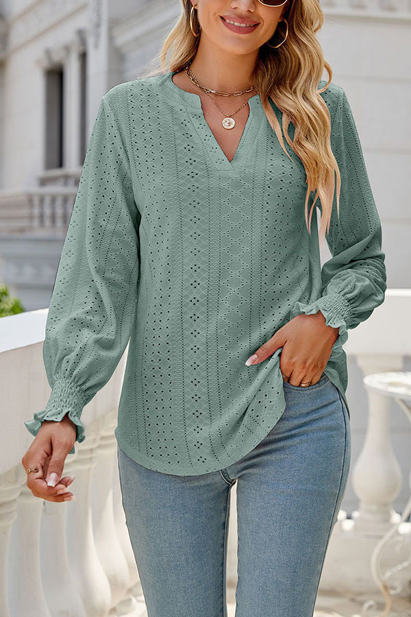Well Tailored Top with a Graceful Silhouette