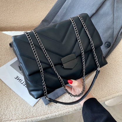 Polished Bag with an Effortless Classic Look